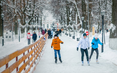Где покататься на коньках и лыжах в каникулы во Владимире: график работы