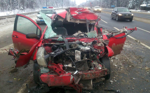 Страшная авария во Владимирской области: легковушка «догнала» фуру