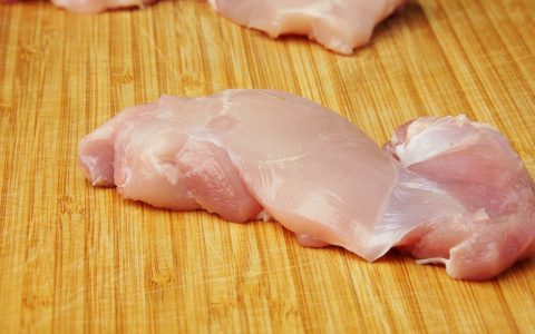 Названы бренды курицы, которые попали в черный список