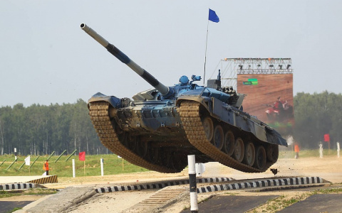 Три месяца девушки во Владимирской области будут кататься на танках