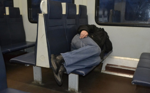 Работник электрички обокрал спящего пассажира, но потерпел фиаско