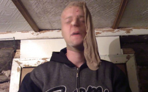 Пенсионер с чулком на голове и ножом в руках напал на офис в Муроме