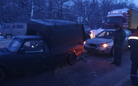 Во Владимире у поворота на Семязино столкнулись сразу четыре автомобиля