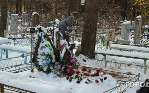 Владимирец незаконно торговал местами на кладбище