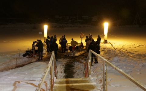 Крещенская ночь во Владимире прошла без происшествий: в прорубь окунулись 21 тысяча человек