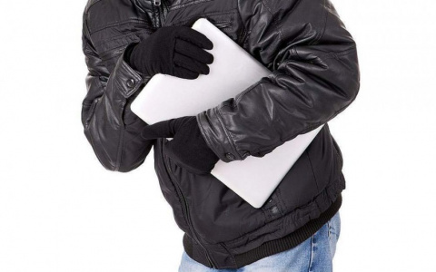 Житель Владимира зашел в местное кафе, украл ноутбук и вышел