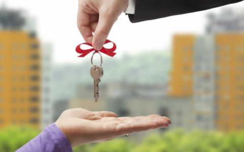 В Радужном сироту оставили жить на улице, пока не вмешалась прокуратура