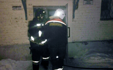 В Коврове спасатели вынесли мужчину из огня и эвакуировали еще 7 человек