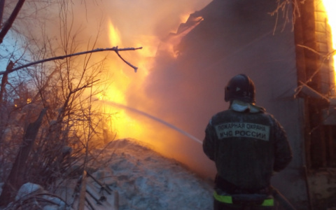 В Юрьев-Польском районе вчера полыхал жилой дом (видео)