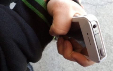 Во Владимире трудный старшеклассник запугал школьника и украл его смартфон