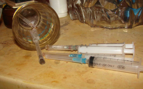 Житель Коврова приглашал гостей употреблять кое-что запрещенное