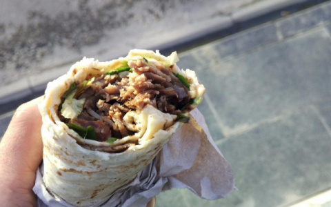 В очередном владимирском ларьке с шаурмой нашли целый "вагон" нарушений