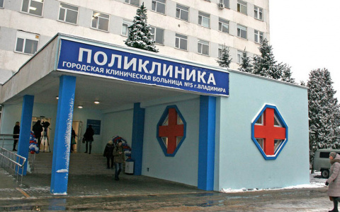 Медики прокомментировали смерть мужчины возле владимирской больницы