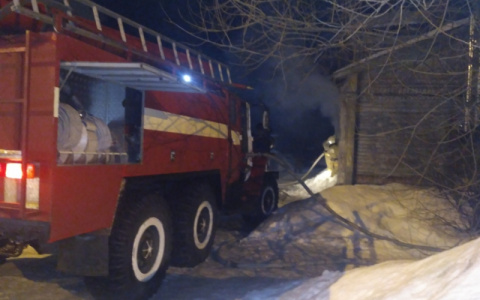 Крупный пожар в Камешковском районе: пострадал человек