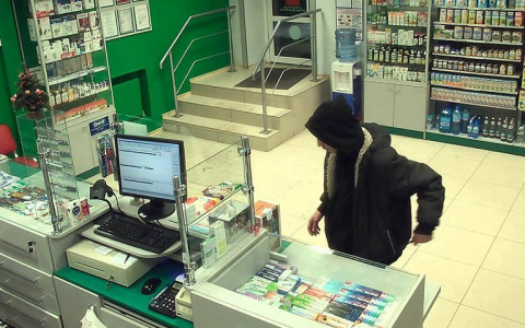 Житель Камешково ограбил аптеку, чтобы выпить с приятелем