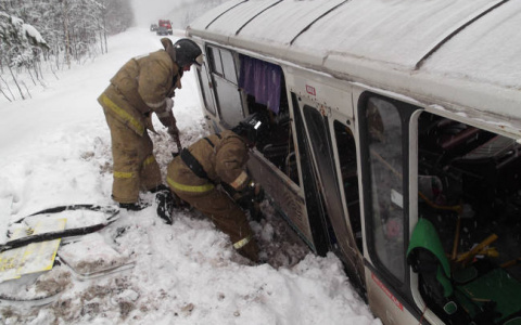 Во Владимирской области мужчину насмерть придавило автобусом во время ремонта