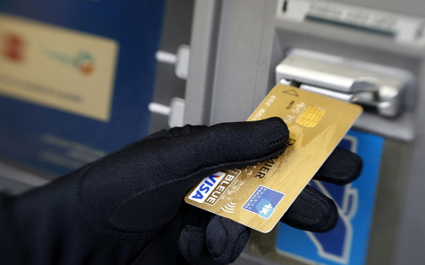 Муромлянин успел развлечься на деньги с найденной карты, но попался полиции