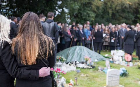 Смерть близкого человека в Москве: как правильно организовать похороны?