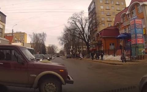 ДТП в Александрове: "Нива" счесала бок не пропустившей её "Ауди"