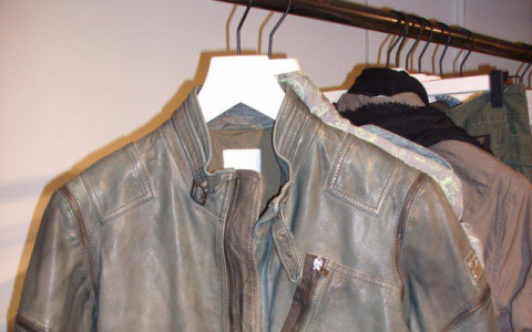 Охранник из Собинки воровал куртки на предприятии, где работал сам