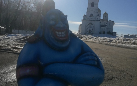 Соборную площадь требуют освободить от базара, арт-объектов и аттракционов