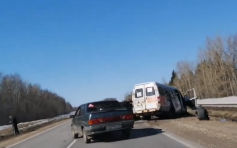 Лобовое столкновение в Юрьев-Польском районе обернулось смертью 2 человек (видео)