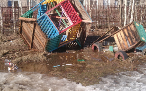 В посёлке Никологоры снесли детскую площадку, построенную самими жителями