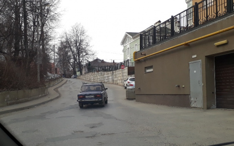 Проезд запрещен: на Стрелецкой ввели одностороннее движение