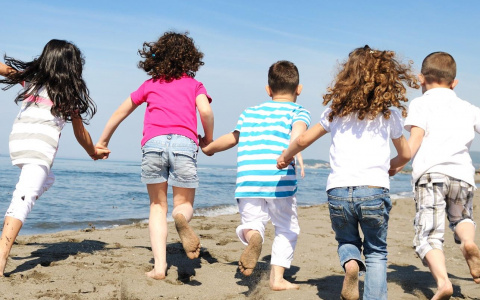 «В этом году дети сами выбрали себе лагерь»: история мамы двоих детей