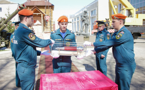 Владимирские спасатели заложили капсулу с посланием пожарным 2049 года