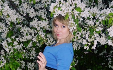 "Девушка-весна": открыто голосование за новую пятерку участниц