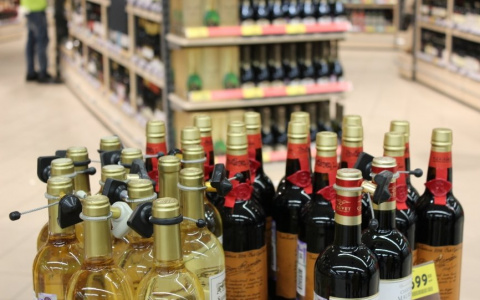 Более половины торгующих алкоголем делают это с нарушениями