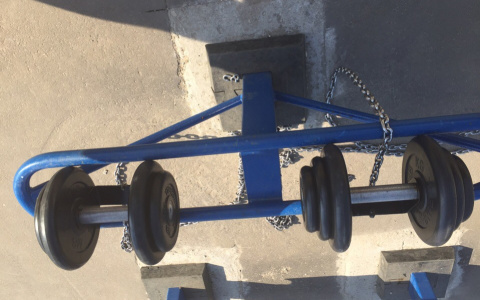 Неизвестные украли гантели с новой спортплощадки