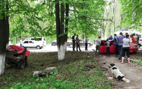 Автомобиль раскололся надвое в серьёзном ДТП в Вязниках