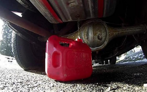 Житель Покрова "слил" более 900 литров бензина