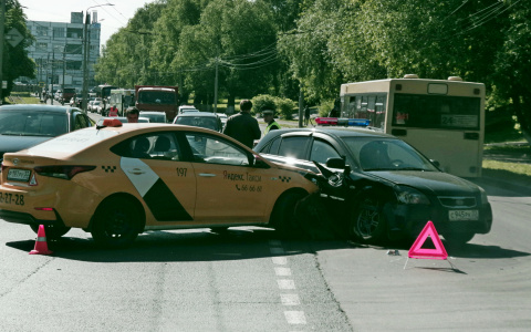 Во Владимире произошло несколько аварий с легковыми такси