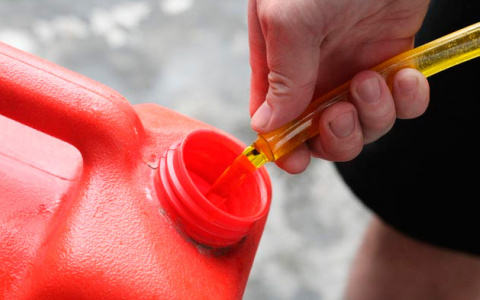 Дама с сообщником "слила" более 58 тонн бензина у муромской компании