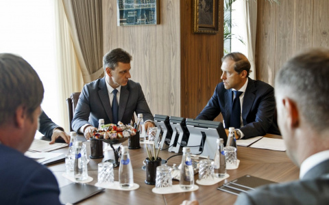 Губернатор Сипягин встретился с министром промышленности и торговли РФ