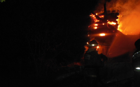 Ночью в Гусь-Хрустальном районе сгорели два жилых дома