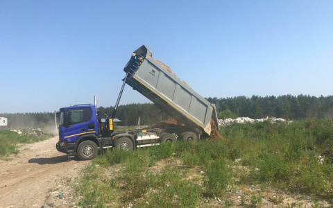 В Гусь-Хрустальном районе загорелась крупная мусорная свалка