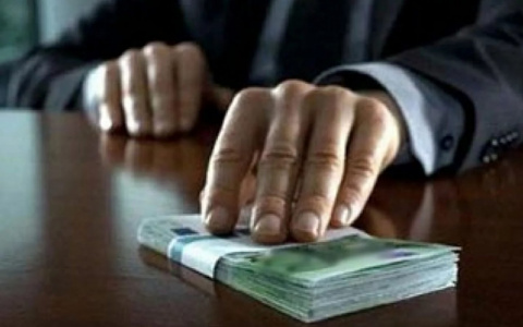 Мужчина получил штраф тридцатикратный взятке, которую он пытался дать