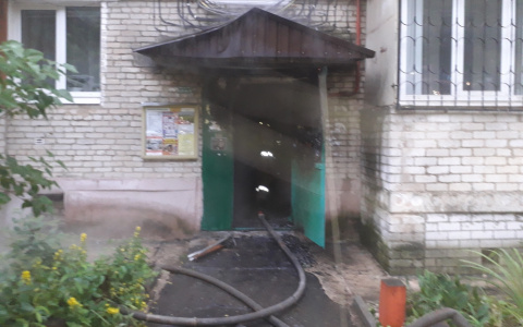 В Александрове из-за вспыхнувшей двери эвакуировали 10 человек