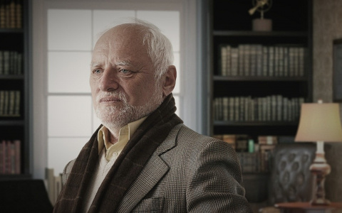 Пенсионер "купил" у мошенницы газетные листы за 200 тысяч рублей