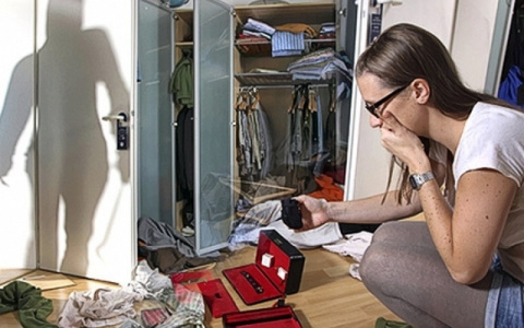 В Гусь-Хрустальном мужчина "обчистил" квартиру своей соседки