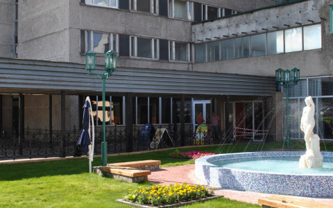 Директор гостиницы "Заря" полгода не платил работникам ни копейки