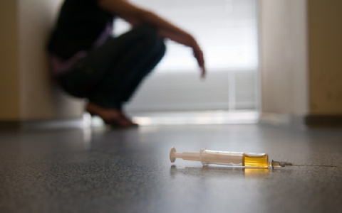 Девочка-подросток из Владимира продавала наркотики ради маникюра