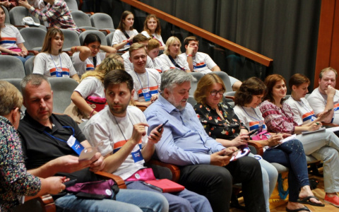 Студенты помогут "омолодить" туристов в городах Золотого кольца