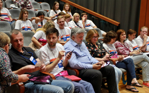 Студенты помогут "омолодить" туристов в городах Золотого кольца