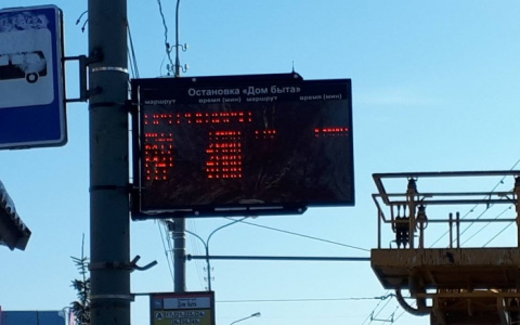 На владимирских остановках появится 25 электронных табло. Горожане - за