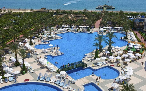 Чиновница, отдохнувшая в Турции в рабочее время, получила строгое наказание